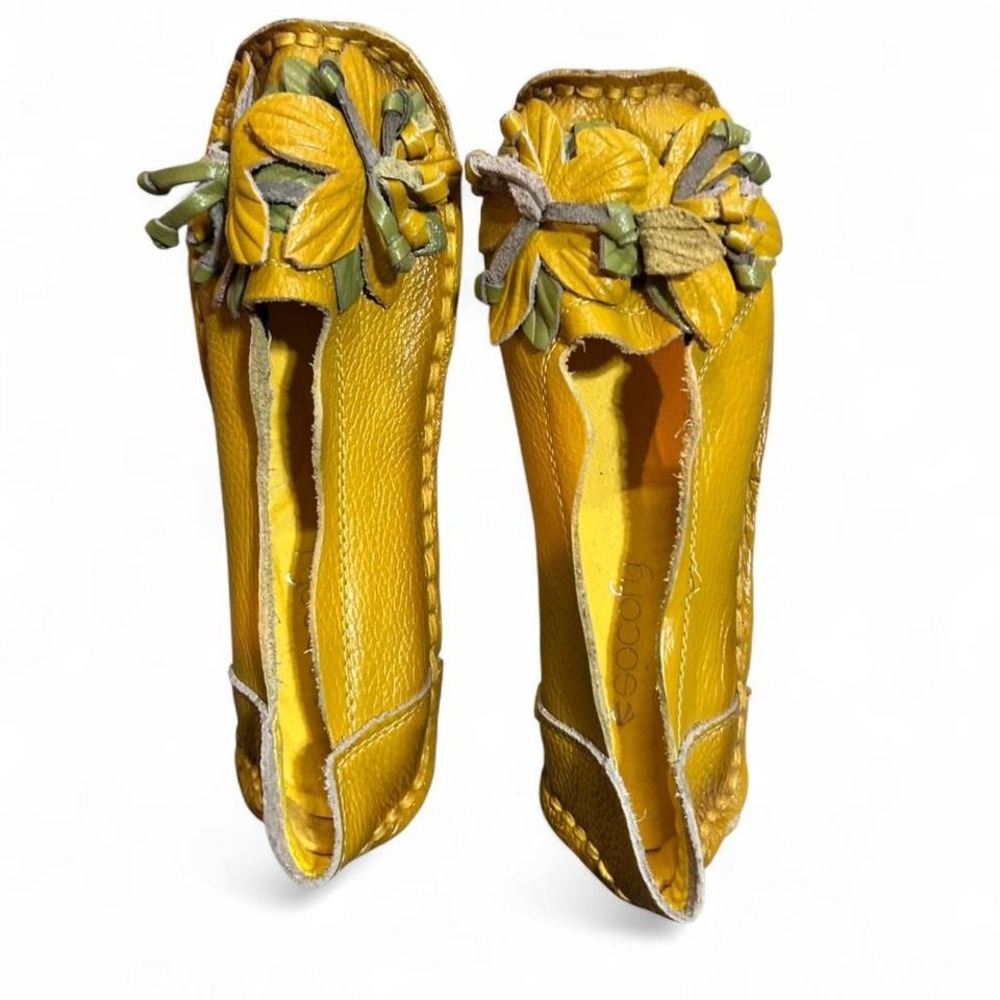 Yellow leather floral loafers with a‎ boho vibe & peep toe size 240 new